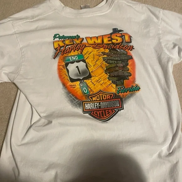 Very cool graphic tee - Picture 2 of 2